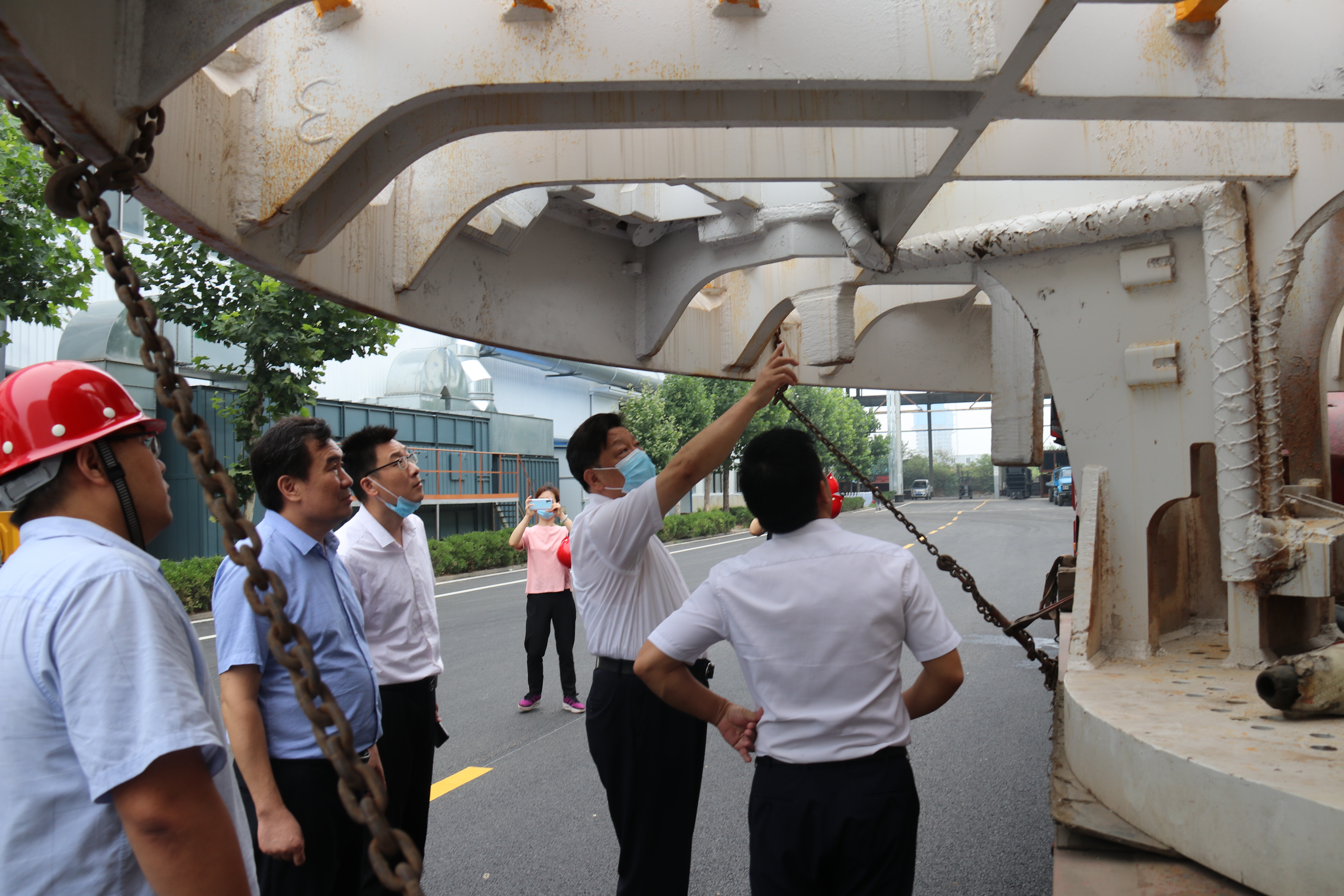 7月17日,集團公司黨委副書記,總經理吳龍泉,副總經理馮軍到泰安高新