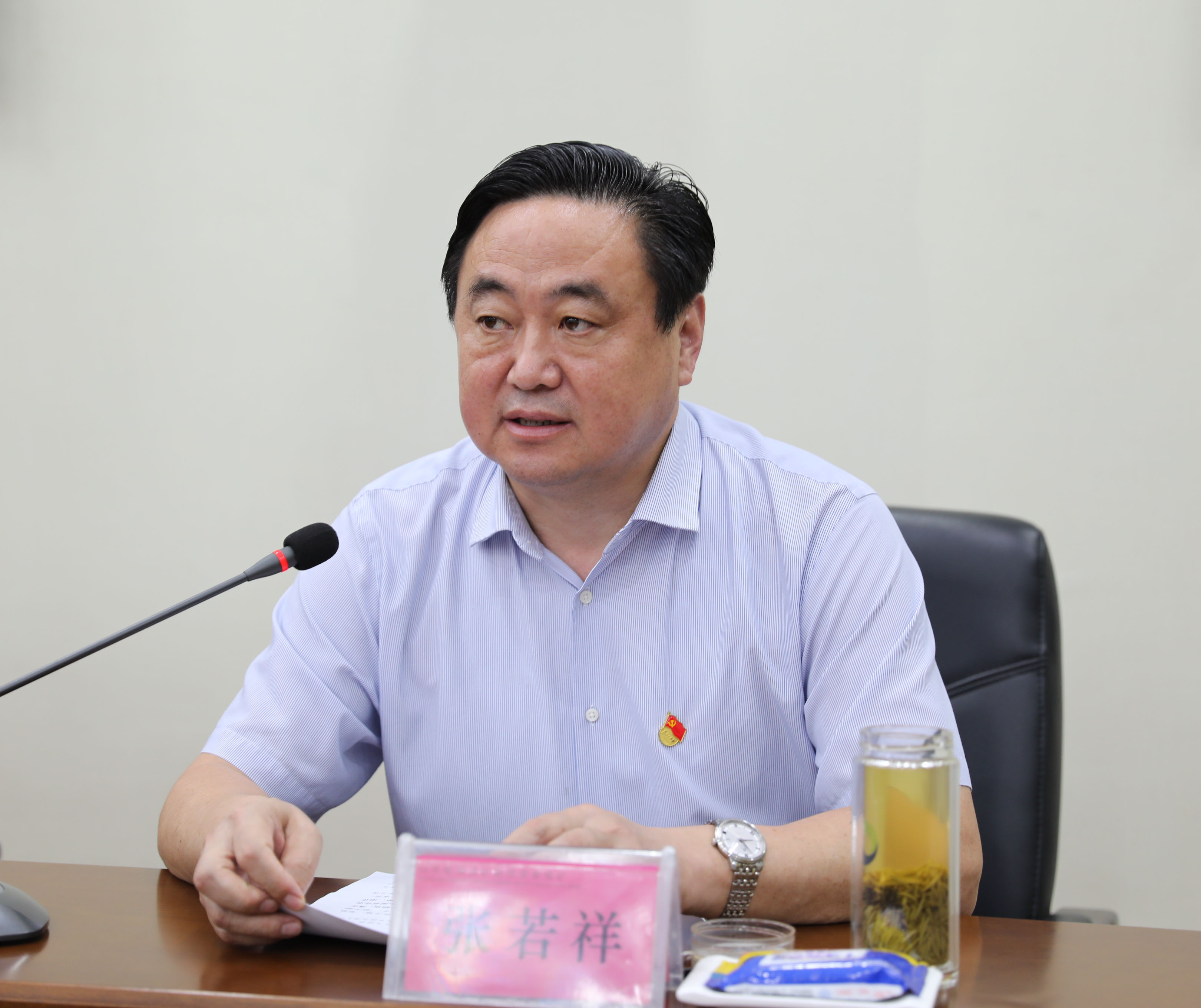 山东能源集团党委常委 副总经理张若祥到梁家煤矿综采队党支部讲党课